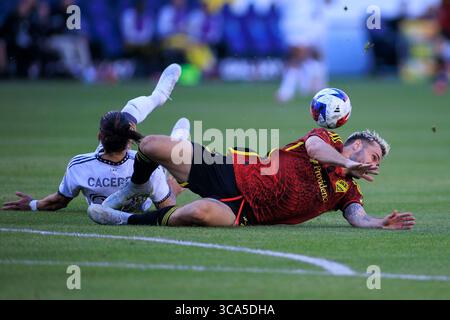 1. April 2023, Carson, Kalifornien, USA: Martin Caceres #22 von der L.A. Galaxy und Jordan Morris #13 von den Seattle Sounders kämpfen um den Ball während ihres MLS-Spiels am Samstag, 1. April 2023 im Dignity Health Sports Park Stadium in Carson, Kalifornien. LA Galaxy verliert gegen Sounders, 1:2. JAVIER ROJAS/PI (Foto: © Prensa Internacional Via ZUMA Press Wire) Stockfoto