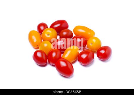 Farbenfrohe Snack-Tomatenmischung mit Kirsch- und Traubentomaten in Rot-Orange und Gelb Stockfoto