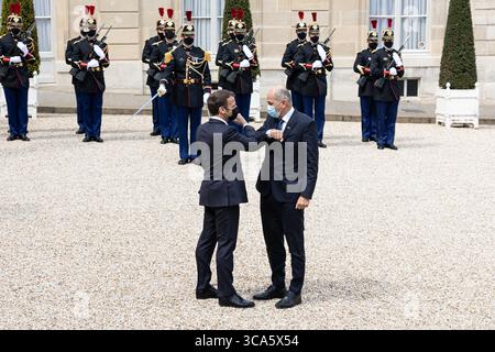 April 2021, Paris, Ile-de-France (Region, Frankreich: Arbeitsessen zwischen dem Präsidenten der Republik, Herrn Emmanuel MACRON, und dem Premierminister der Republik Slowenien, Herrn Janez JANSA, am Donnerstag, den 29. April 2021 (Foto: © Sadak Souici/ZUMA Press Wire) Stockfoto