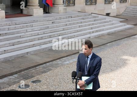 29. April 2021, Paris, Ile-de-France (Region, Frankreich: Herr Geoffroy ROUX DE BEZIEUX, Präsident des MEDEF. Die Gewerkschaften und Arbeitgeberorganisationen wurden vom Elysee zu einem Treffen mit dem Präsidenten der Französischen Republik, Emmanuel Macron, eingeladen, um Lösungen für die wirtschaftliche und soziale Krise im Zusammenhang mit der Epidemie zu erarbeiten. (Bild: © Sadak Souici/ZUMA Press Wire) Stockfoto