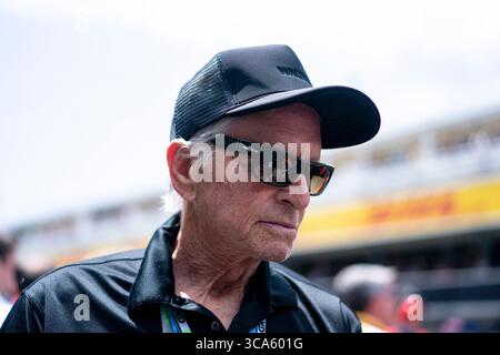 4. Juni 2023, Montmelo, Spanien: MICHAEL DOUGLAS auf dem Startplatz vor dem Großen Preis von Spanien der FIA Formel 1 2023 auf dem Circuit de Barcelona-Catalunya in Montmelo bei Barcelona, Spanien. (Foto: © James Gasperotti/ZUMA Press Wire) Stockfoto