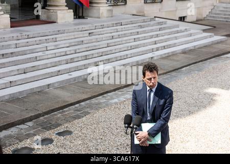 29. April 2021, Paris, Ile-de-France (Region, Frankreich: Herr Geoffroy ROUX DE BEZIEUX, Präsident des MEDEF. Die Gewerkschaften und Arbeitgeberorganisationen wurden vom Elysee zu einem Treffen mit dem Präsidenten der Französischen Republik, Emmanuel Macron, eingeladen, um Lösungen für die wirtschaftliche und soziale Krise im Zusammenhang mit der Epidemie zu erarbeiten. (Bild: © Sadak Souici/ZUMA Press Wire) Stockfoto