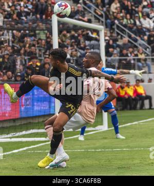 4. März 2023, Los Angeles, Kalifornien, USA: Denis Bouanga #99 vom Los Angeles Football Club kämpft um den Ball mit Juan David Mosquera #29 von den Portland Timbers während ihres MLS-Saisonspiels gegen die Portland Timbers am Samstag, den 4. März 2023 im BMO Stadium in Los Angeles, Kalifornien. LAFC besiegt Timbers, 3-2. JAVIER ROJAS/PI (Foto: © Prensa Internacional Via ZUMA Press Wire) Stockfoto