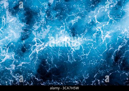 Meereswasserhintergrund. Blick von oben auf atemberaubendes, schaumiges Wasser. Kann in Umschlägen, Verpackungen, Poster, Texturen, Bannern, Kunst- und Designprojekte. Stock Vektor