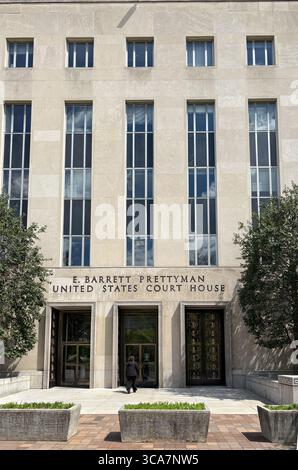 E. Barrett Prettyman Courthouse. Hier befinden sich das U.S. District Court for the District of Columbia und das U.S. Court of Appeals for the District of Columbia Circuit. Und Heimat vieler hochkarätiger Fälle im Laufe der Jahre, Washington, DC, 10. April 2025 Stockfoto