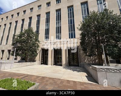 E. Barrett Prettyman Courthouse. Hier befinden sich das U.S. District Court for the District of Columbia und das U.S. Court of Appeals for the District of Columbia Circuit. Und Heimat vieler hochkarätiger Fälle im Laufe der Jahre, Washington, DC, 10. April 2025 Stockfoto