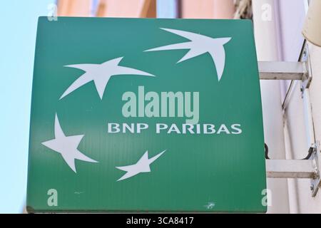 8. August 2023, Cours la Ville, Auvergne Rhone Alpes, Frankreich: Das Logo der französischen Bank BNP Paribas. (Kreditbild: © Adrien Fillon/ZUMA Press Wire) Stockfoto