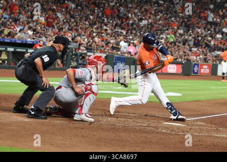 16. Juni 2023, Houston, Texas, Vereinigte Staaten: Chas McCormick (20) des Houston Astros-Mittelfeldspielers Chas McCormick (20) während des MLB-Interleague-Spiels zwischen den Cincinnati Reds und den Houston Astros am Freitag, den 16. Juni 2023, im Minute Maid Park in Houston, Texas. Die Roten besiegten die Astros mit 2:1. (Bild: © Tom Walko/ZUMA Press Wire) Stockfoto