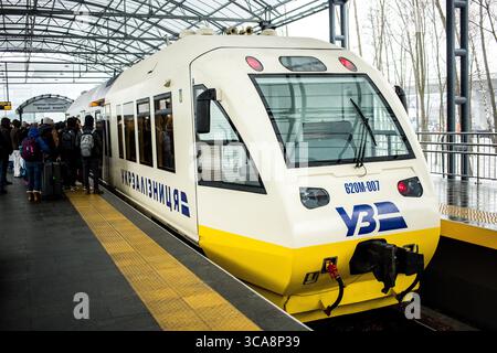 26. Februar 2019 - Kiew, Kiew, Ukraine - neuer Hochgeschwindigkeitszug zwischen Kiew Boryspil Flughafen und Kiew Stadt in der Ukraine. (Bild: © Sadak Souici/ZUMA Press Wire) Stockfoto