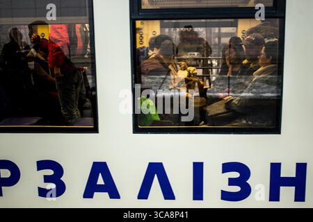 26. Februar 2019 - Kiew, Kiew, Ukraine - neuer Hochgeschwindigkeitszug zwischen Kiew Boryspil Flughafen und Kiew Stadt in der Ukraine. (Bild: © Sadak Souici/ZUMA Press Wire) Stockfoto
