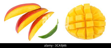 Mangoblätter isoliert auf weißem Hintergrund mit voller Schärfentiefe. Draufsicht. Flache Lagen Stockfoto