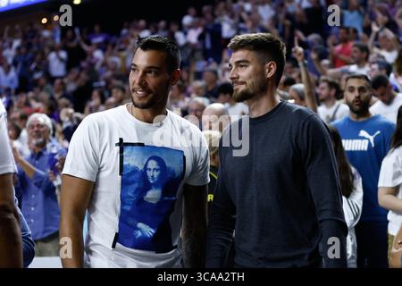 11. Mai 2023, MADRID, SPANIEN: Willy Hernangomez und Juancho Hernangomez werden während der Turkish Airlines Euroleague, Playoff C, einem Basketballspiel zwischen Real Madrid und Partizan Mozzart Bet Belgrad Roster im Wizink Center Pavillon am 10. Mai 2023 in Madrid, Spanien, gesehen. (Kreditbild: © Oscar J. Barroso/AFP7 via ZUMA Press Wire) Stockfoto