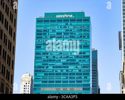 Salesforce Tower, Außenansicht des Gebäudes, 1095 Avenue of the Americas, Manhattan, New York City, New York, USA Stockfoto