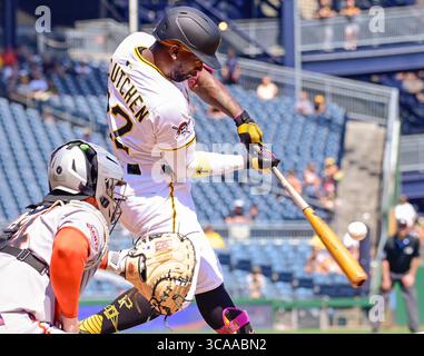 Pittsburgh, Usa. August 2025. Der Pittsburgh Pirates Outfield Andrew McCutchen (22) gewann am Mittwoch, den 6. August 2025 in Pittsburgh das achte Inning der San Francisco Giants 4-2 im PNC Park. Foto: Archie Carpenter/UPI Credit: UPI/Alamy Live News Stockfoto