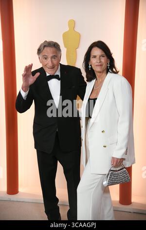 12. März 2023, Los Angeles, Kalifornien, USA: JUDD HIRSCH UND KATHRYN DANIELLE bei der Ankunft des roten Teppichs für die 95. Academy Awards, verliehen von der Academy of Motion Picture Arts and Sciences (AMPAS), im Dolby Theatre in Hollywood. (Bild: © Kevin Sullivan via ZUMA Press Wire) Stockfoto