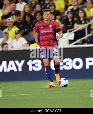 10. Mai 2023: FC Dallas Verteidiger Sam Junqua (29) dribbelt den Ball während der ersten Hälfte eines MLS-Spiels zwischen FC Dallas und Nashville SC im Geodis Park in Nashville, TN Steve Roberts/CSM (Credit Image: © @ Steve Roberts/CSM via ZUMA Press Wire) Stockfoto