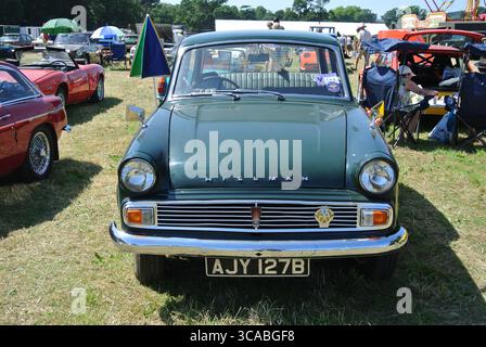 Ein Hillman Minx aus dem Jahr 1964 parkte auf der 50th Historic Vehicle Gathering in Powderham, Devon, England, Großbritannien. Stockfoto