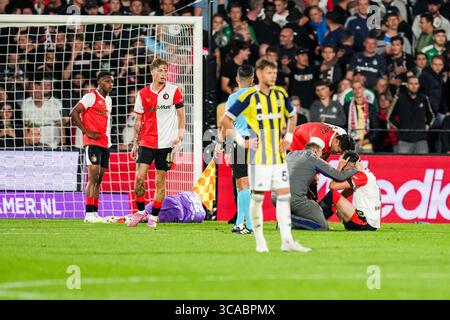 Rotterdam, Niederlande. August 2025. Rotterdam: Givairo Read aus Feyenoord, Luciano Valente aus Feyenoord und Tsuyoshi Watanabe aus Feyenoord während der dritten Qualifikationsrunde 1. Legs der Champions League 2025/2026. Das Spiel findet am 6. August 2025 im Stadion Feijenoord de Kuip zwischen Feyenoord und Fenerbahce SK in Rotterdam statt. Credit: Box to Box Pictures/Alamy Live News Stockfoto