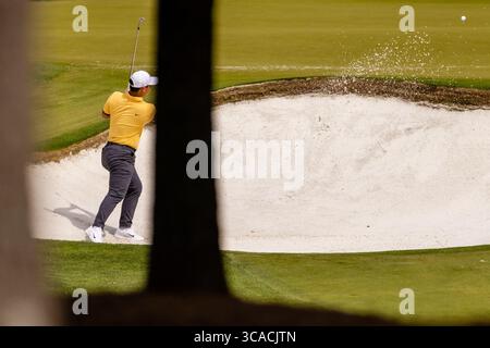 5. Mai 2023: Tom Kim trifft aus dem Bunker auf das 3. Grün während der zweiten Runde der Wells Fargo Championship 2023 im Quail Hollow Club in Charlotte, NC. (Scott Kinser/Cal Sport Media) (Bild: © Scott Kinser/CSM via ZUMA Press Wire) Stockfoto