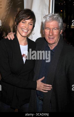 NEW YORK – 02. MÄRZ: Richard Gere Carey Lowell nimmt am 2. März 2010 in New York City an der Premiere von „Brooklyn's Finest“ im AMC Loews Lincoln Square 13 Theater Teil. (Kreditbild: © SMG via ZUMA Press Wire) Stockfoto