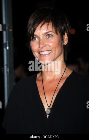 NEW YORK – 20. OKTOBER: Die Schauspieler Richard Gere und Carey Lowell nehmen am 20. Oktober 2009 an der Premiere von Amelia im Pariser Theater Teil. (Kreditbild: © SMG via ZUMA Press Wire) Stockfoto