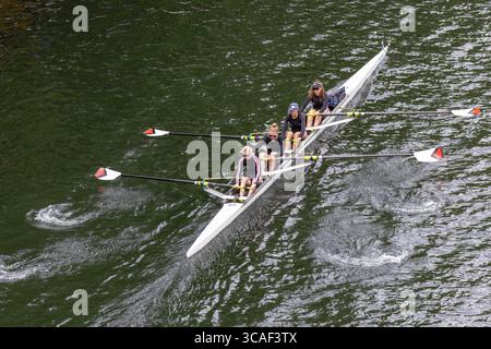 7. Mai 2023, Seattle, Washington, USA: Race 11 Women’s Jr 4+ Colin Sykes Cup, OLYMPIA AREA RUWING ASSOCIATION, beim 37. Jährlichen Windermere Cup, ausgetragen von der University of Washington und der Windermere Real Estate Group. (Kreditbild: © Melissa Levin/ZUMA Press Wire) Stockfoto