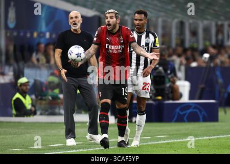 19. September 2023, Mailand, LOMBARDEZ, Italien: THEO HERNANDEZ Nr. 19 des Teams AC MILAN reagiert während des Gruppenspiels der UEFA Champions League zwischen AC Milan und Newcastle United am Dienstag, den 19. September 2023 im Stadio San Siro, Italien (Foto: © Mickael Chavet/ZUMA Press Wire) Stockfoto