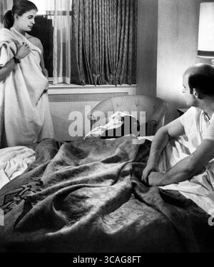 27. November 2022: Candice Bergen, Peter Boyle, am Set des Films, „T.R. Baskin“, Paramount Pictures, 1971 (Bild: © JT Vintage/Glasshouse Via ZUMA Press Wire) Stockfoto