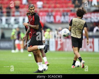 19. September 2023, Mailand, LOMBARDEZ, Italien: THEO HERNANDEZ Nr. 19 des Teams AC MAILAND während des Gruppenspiels der UEFA Champions League zwischen AC Mailand und Newcastle United am Dienstag, den 19. September 2023 im Stadio San Siro, Italien (Foto: © Mickael Chavet/ZUMA Press Wire) Stockfoto