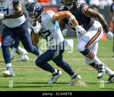 12. August 2023: Mason Kinsey (12) der Tennessee Titans-Großempfänger Mason Kinsey (12) startet nach einem Fang während des NFL-Vorsaisonspiels zwischen den Chicago Bears gegen die Tennessee Titans in Chicago, IL (Credit Image: Stockfoto