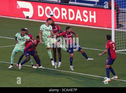 Frisco, Texas, Vereinigte Staaten: Die Spieler sind beim MLS-Spiel zwischen dem FC Dallas und Austin FC im Toyota Stadium am Samstag, den 26. August 2023, hinter dem Kopf her. (Bild: © Javier Vicencio/Okularis via ZUMA Press Wire) Stockfoto