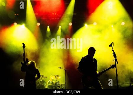 Jaromer, Tschechische Republik. August 2025. Die US-amerikanische Musikband Mastodon tritt am 6. August 2025 während des brutalen Assault Music Festivals in der Josefov-Festung in Jaromer auf. Quelle: David Tanecek/CTK Photo/Alamy Live News Stockfoto