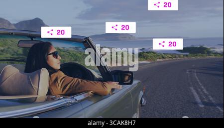 Fahrende Indianerin in brauner Jacke mit Arm an Tür am Küstenautobahn, mit Cabrio Stockfoto