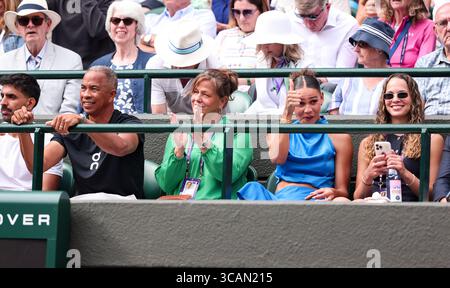 Ben Shelton Team in der Spielerbox, Vater Brian, Mutter Lisa, Freundin Trinity Rodman und Schwester Emma Shelton bei den Wimbledon Championships 2025, Stockfoto