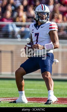 23. September 2023 Palo Alto, CA USA Arizona Quarterback Jayden de Laura (7) sucht während des NCAA Football Spiels zwischen den Arizona Wildcats und dem Stanford Cardinal nach dem tiefen Pass. Arizona besiegt Stanford 21-20 im Stanford Stadium Palo Alto, CA Thurman James / CSM (Foto: © Thurman James/CSM via ZUMA Press Wire) Stockfoto