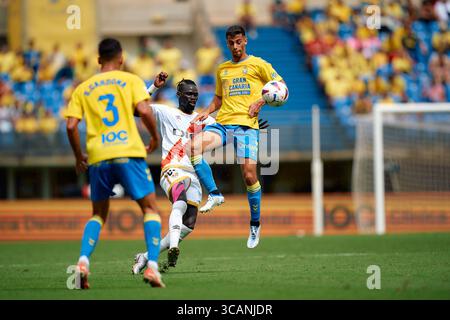 22. Oktober 2023, LAS PALMAS DE GRAN CANARIA, LAS PALMAS, SPANIEN: Enzo Loiodice von UD Las Palmas und Pathe Ciss von Rayo Vallecano in Aktion während der spanischen Liga La Liga EA Sports, Fußballspiel zwischen UD Las Palmas und Rayo Vallecano am 22. Oktober 2023 im Estadio Gran Canaria in Las Palmas de Gran Canaria, Spanien. (Foto: © Gabriel Jimenez Lorenzo/AFP7 via ZUMA Press Wire) Stockfoto
