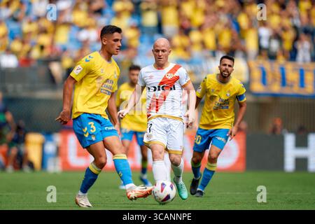 22. Oktober 2023, LAS PALMAS DE GRAN CANARIA, LAS PALMAS, SPANIEN: Sergi Cardona von UD Las Palmas und ISI Palazon von Rayo Vallecano in der spanischen Liga La Liga EA Sports, Fußballspiel zwischen UD Las Palmas und Rayo Vallecano am 22. Oktober 2023 im Estadio Gran Canaria in Las Palmas de Gran Canaria, Spanien. (Foto: © Gabriel Jimenez Lorenzo/AFP7 via ZUMA Press Wire) Stockfoto