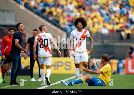 22. Oktober 2023, LAS PALMAS DE GRAN CANARIA, LAS PALMAS, SPANIEN: Marc Cardona von UD Las Palmas und Aridane von Rayo Vallecano in der spanischen Liga La Liga EA Sports, Fußballspiel zwischen UD Las Palmas und Rayo Vallecano am 22. Oktober 2023 im Estadio Gran Canaria in Las Palmas de Gran Canaria, Spanien. (Foto: © Gabriel Jimenez Lorenzo/AFP7 via ZUMA Press Wire) Stockfoto