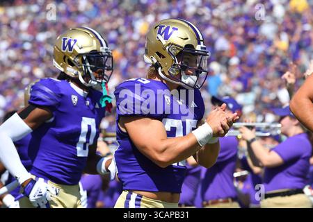 2. September 2023: Washington Huskies Neuling Running Back Ryder Bumgarner (25) kommt auf das Feld vor dem NCAA-Fußballspiel zwischen den Boise State Broncos und Washington Huskies im Husky Stadium in Seattle, WA. Steve Faber/CSM (Foto: © Steve Faber/CSM via ZUMA Press Wire) Stockfoto