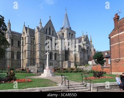 Rochester Cathedral, Rochester Kent. Von der High Street aus gesehen Stockfoto