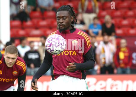 Walsall, Großbritannien. August 2025. 06.08.2025 Sport; Calcio; Amichevole: Aston Villa gegen Roma Nella foto: Manu Kone(Foto Gino Mancini) während Aston Villa gegen Roma, Freundschaftsfußballspiel in Walsall, England, 06. August 2025 Credit: Independent Photo Agency/Alamy Live News Stockfoto
