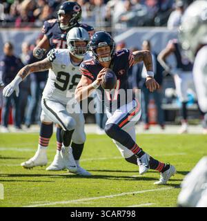 22. Oktober 2023: Chicago Bears Quarterback #17 Tyson Bagent in einem Spiel gegen die Las Vegas Raiders in Chicago, Illinois. Mike Wulf/CSM (Kreditbild: Stockfoto