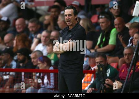 Walsall, Großbritannien. August 2025. 06.08.2025 Sport; Calcio; Amichevole: Aston Villa gegen Roma Nella foto: Unai Emery(Foto Gino Mancini) während Aston Villa gegen Roma, Freundschaftsfußballspiel in Walsall, England, 06. August 2025 Credit: Independent Photo Agency/Alamy Live News Stockfoto