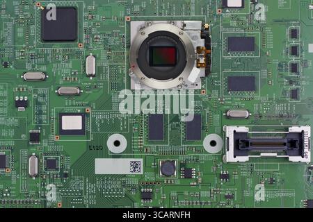 Das große elektronische Steuerungssystem für die Verwaltung optischer Sensoren und Linsen. Abstrakter technologischer Hintergrund der Massenproduktion. Keine Marken. Nur Stockfoto