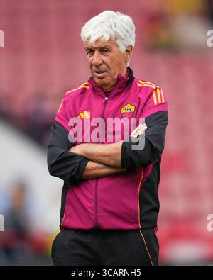 Walsall, Großbritannien. August 2025. ALS Roma Gian Piero Gasperini während des Freundschaftsspiels vor der Saison zwischen Aston Villa FC und AC Roma, spielte er am 6. August 2025 im Bescot Stadium in Walsall, England. (Foto: Bagu Blanco/PRESSIN) Credit: PRESSINPHOTO SPORTS AGENCY/Alamy Live News Stockfoto
