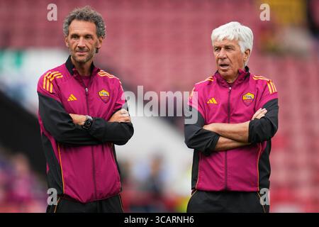 Walsall, Großbritannien. August 2025. ALS Roma Gian Piero Gasperini während des Freundschaftsspiels vor der Saison zwischen Aston Villa FC und AC Roma, spielte er am 6. August 2025 im Bescot Stadium in Walsall, England. (Foto: Bagu Blanco/PRESSIN) Credit: PRESSINPHOTO SPORTS AGENCY/Alamy Live News Stockfoto