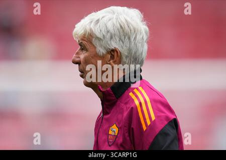Walsall, Großbritannien. August 2025. ALS Roma Gian Piero Gasperini während des Freundschaftsspiels vor der Saison zwischen Aston Villa FC und AC Roma, spielte er am 6. August 2025 im Bescot Stadium in Walsall, England. (Foto: Bagu Blanco/PRESSIN) Credit: PRESSINPHOTO SPORTS AGENCY/Alamy Live News Stockfoto