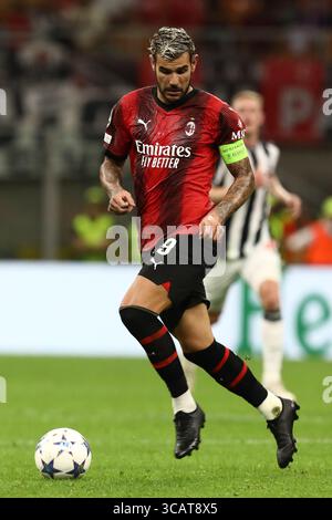 19. September 2023, Mailand, LOMBARDEZ, Italien: THEO HERNANDEZ Nr. 19 des Teams AC MAILAND während des Gruppenspiels der UEFA Champions League zwischen AC Mailand und Newcastle United am Dienstag, den 19. September 2023 im Stadio San Siro, Italien (Foto: © Mickael Chavet/ZUMA Press Wire) Stockfoto