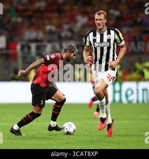 19. September 2023, Mailand, LOMBARDEZ, Italien: THEO HERNANDEZ Nr. 19 des Teams AC MAILAND während des Gruppenspiels der UEFA Champions League zwischen AC Mailand und Newcastle United am Dienstag, den 19. September 2023 im Stadio San Siro, Italien (Foto: © Mickael Chavet/ZUMA Press Wire) Stockfoto