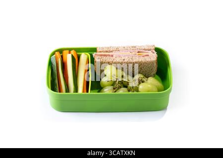 Gesunde Lunchbox für die Schule mit Sandwich, Obst und Gemüse isoliert auf weißem Hintergrund Stockfoto